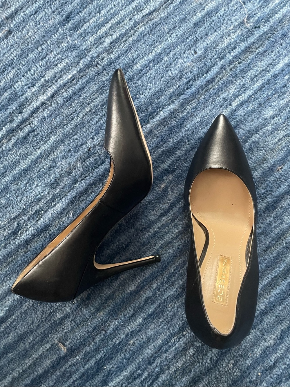 Pointed toe black heels